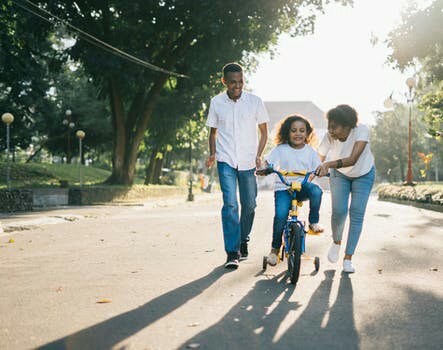 Selfish People Earn Less Money and have Fewer Children, Study Reveals