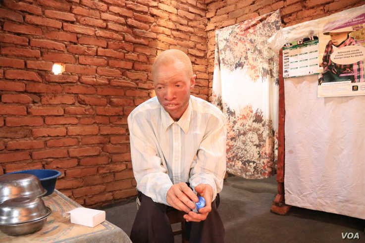 Albino killings: Malawi Gives personal Security Alarms to Albinos