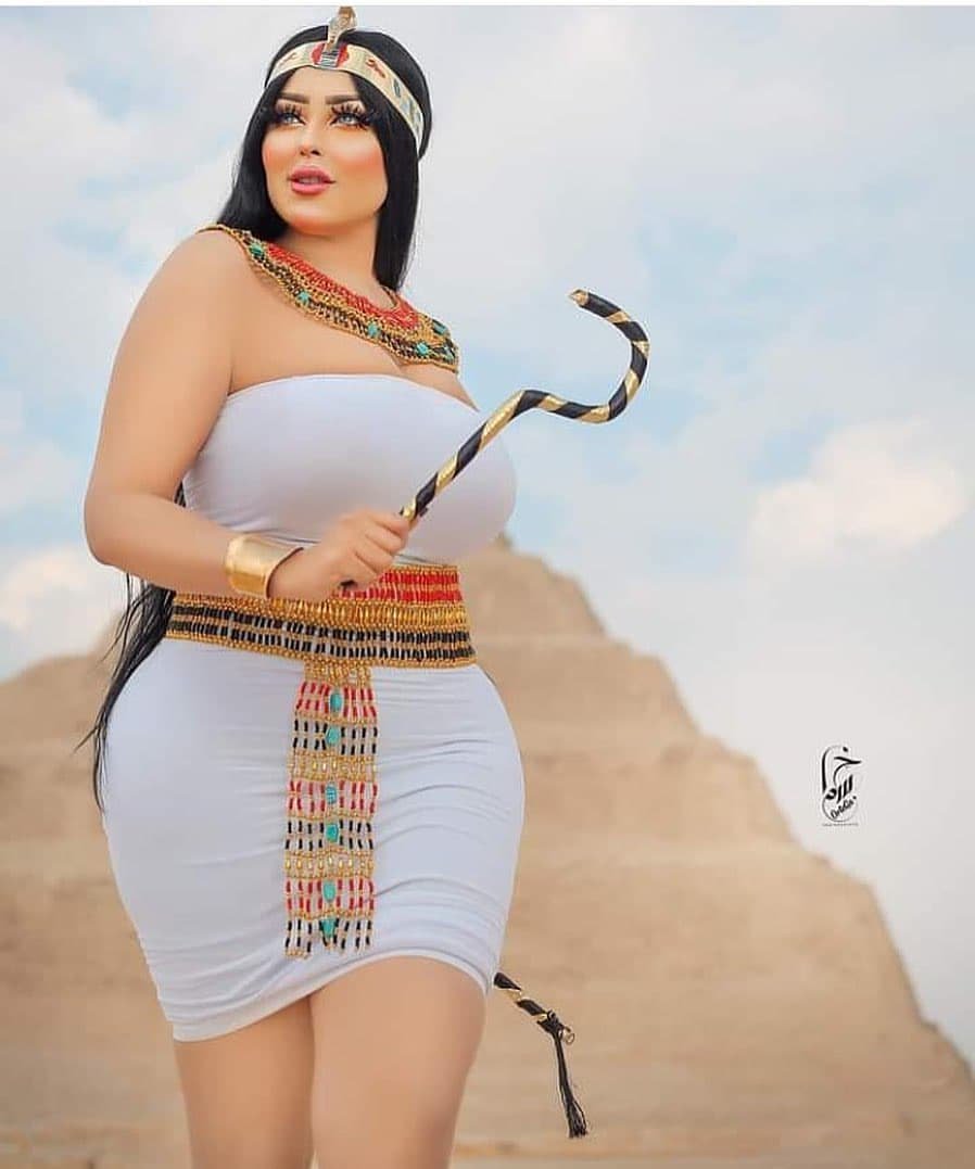 Egypt Detains Photographer after Private Shoot With Dancer at Pyramid 