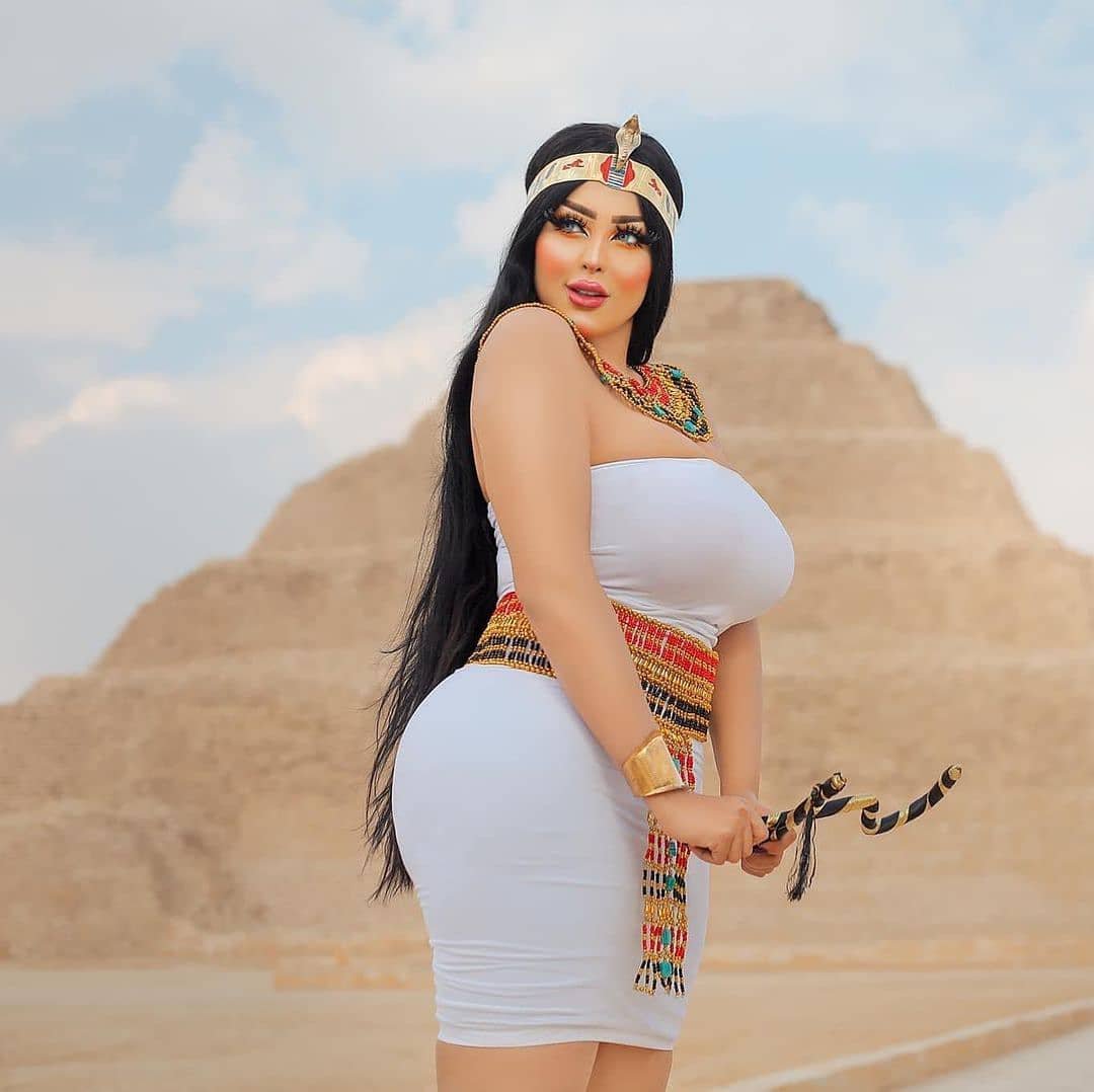 Egypt Detains Photographer after Private Shoot With Dancer at Pyramid 