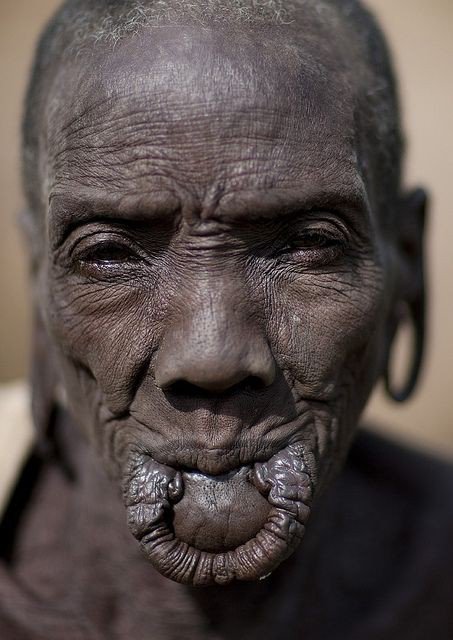 Old mursi woman